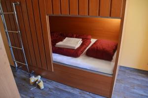 Postel nebo postele na pokoji v ubytování Do Step Inn Central - Self-Service-Hostel