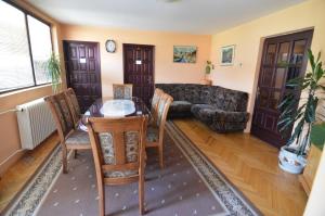 Posezení v ubytování Hotel 24 jul + 29 fotografií