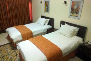 Postel nebo postele na pokoji v ubytování Alhambra Palace Hotel Suites - Ramallah