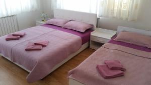 Ein Bett oder Betten in einem Zimmer der Unterkunft Apartman Zara