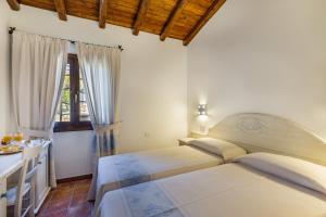 Postel nebo postele na pokoji v ubytování Hotel Costa Caddu + 37 fotografií