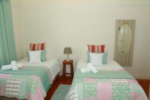 two beds sitting next to each other in a room at Die Hoekhuis in Cradock