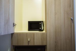 a microwave sitting on a shelf in a room at Piraeus Port Hotel in Piraeus
