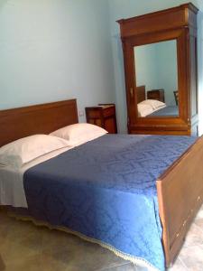 A bed or beds in a room at Agriturismo le Cammarose
