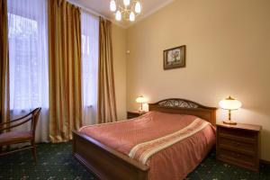 Postel nebo postele na pokoji v ubytování Shelfort Hotel