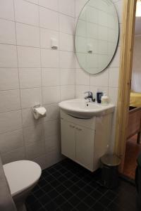 A bathroom at Mäntylän Tila