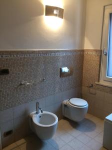 A bathroom at La Porta Nel Giardino