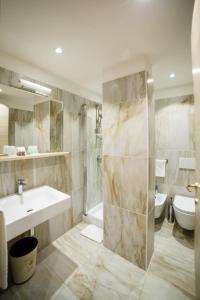 Ett badrum på Olympic regina hotel