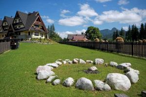 Vonkajšia záhrada v ubytovaní Apartament Krokus SPA