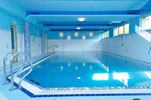 Bazén v ubytovaní Apartament Krokus SPA alebo v jeho blízkosti
