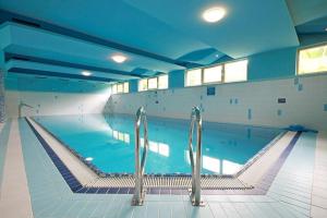 Bazén v ubytovaní Apartament Krokus SPA alebo v jeho blízkosti