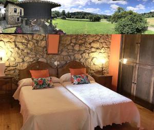 A bed or beds in a room at La Casina de Celorio
