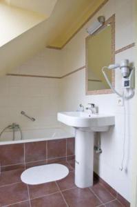 Koupelna v ubytování Hotel Les Mignees