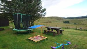 Herní místnost nebo prostor pro děti v ubytování Scotland Paradise Relax Accommodation by Shooting Club Kirriemuir