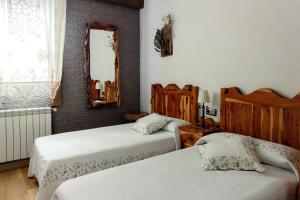 Tempat tidur dalam kamar di Casa Rural el Sastre