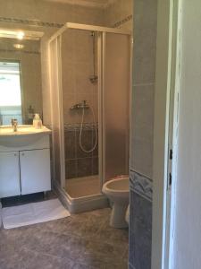 Et badeværelse på Apartments Gemma