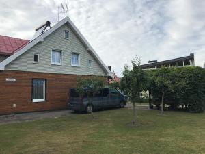 a van parked in front of a house at Kambarių nuoma Palangoje in Palanga
