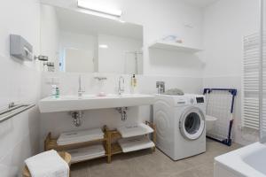 Łazienka w obiekcie Mar Suite Apartments - Center