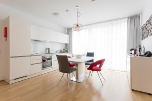 Kuchnia lub aneks kuchenny w obiekcie Mar Suite Apartments - Center