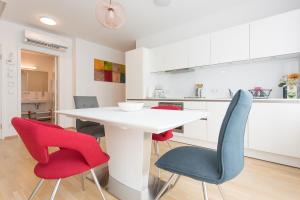 Kuchnia lub aneks kuchenny w obiekcie Mar Suite Apartments - Center