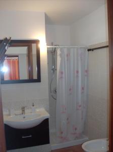 A bathroom at Dammuso Surya Cloe