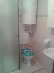 Ein Badezimmer in der Unterkunft Apartman zarok