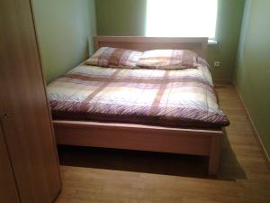 Postel nebo postele na pokoji v ubytování Jaani 2-1 Apartment