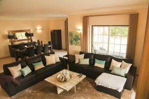 Ruang duduk di Charming Exceptional Golf Villa in Algarve