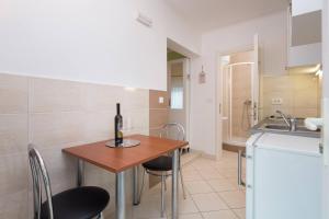Kuchyň nebo kuchyňský kout v ubytování Apartment Krželj