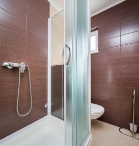 Koupelna v ubytování Apartment Krželj + 37 fotografií