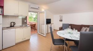 Kuchyň nebo kuchyňský kout v ubytování Apartment Krželj