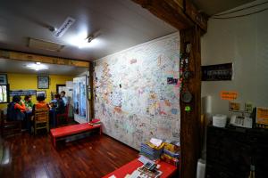 a classroom with people sitting at a table in a room at Guesthouse Nabiya in Chuncheon