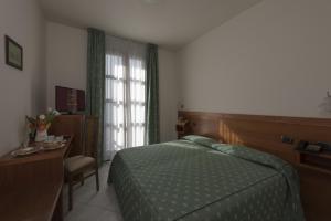 Un pat sau paturi într-o cameră la Hotel Fondovalle