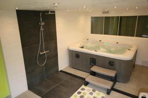 Fotografie z fotogalerie ubytování Le Chalet "Les Breuches" v destinaci Ramonchamp