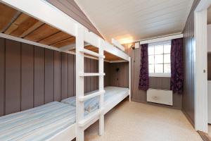 two bunk beds in a room with a window at Sæteråsen Hytter & Camping Trysil in Trysil