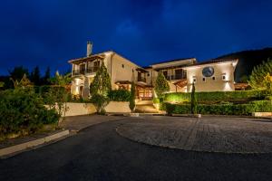 Το κτήριο όπου στεγάζεται  το ξενοδοχείο