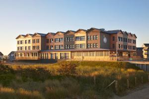 a large building on the side of a body of water at Bretterbude Heiligenhafen in Heiligenhafen +93 photos
