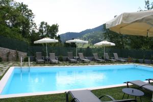Bazén v ubytování Forest Suites Boutique Hotel nebo v jeho okolí