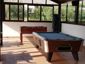 Stolní tenis v ubytování Complejo Rural Ibipozo nebo okolí