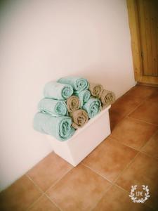 a pile of folded towels in a bathroom at Gute Stube in Weiden am See