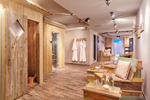 a room with wooden walls and a room with at Bretterbude Heiligenhafen in Heiligenhafen