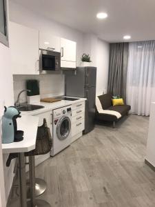 Kuchyňa alebo kuchynka v ubytovaní Estudio Paseo Las Canteras