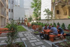 Vonkajšia záhrada v ubytovaní Corvin Plaza Apartments & Suites