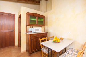 A kitchen or kitchenette at Es Moli (Son Comparet)
