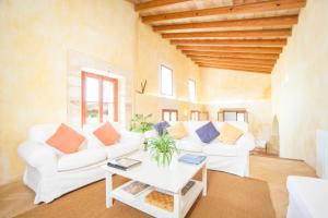 A seating area at Es Moli (Son Comparet)