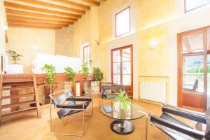 A seating area at Es Moli (Son Comparet)