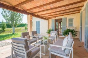 A seating area at Es Moli (Son Comparet)