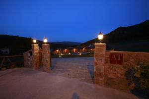 a group of lights on a stone wall at night at La Cabaña Rural in Paúl