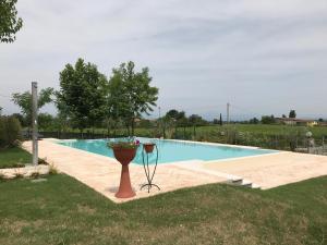 Der Swimmingpool an oder in der Nähe von Albergo Quattro Pini