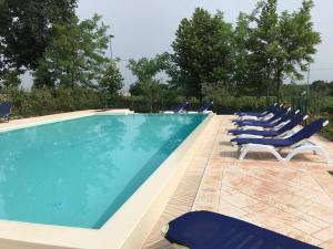 Het zwembad bij of vlak bij Albergo Quattro Pini